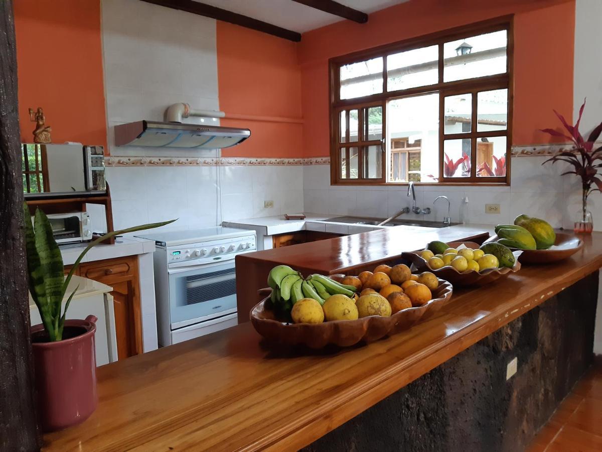 Suymar Ecolodge Galapagos プエルトアヨラ エクステリア 写真