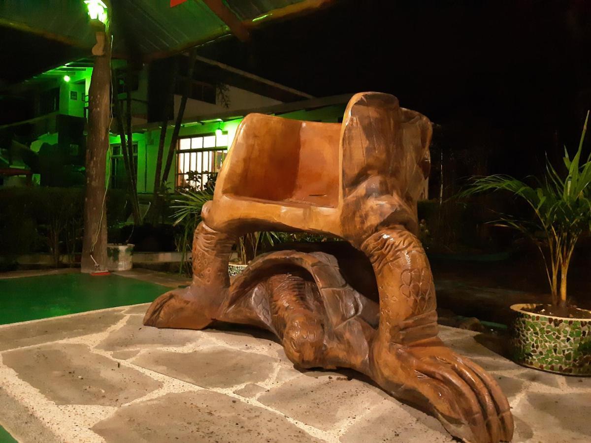 Suymar Ecolodge Galapagos プエルトアヨラ エクステリア 写真